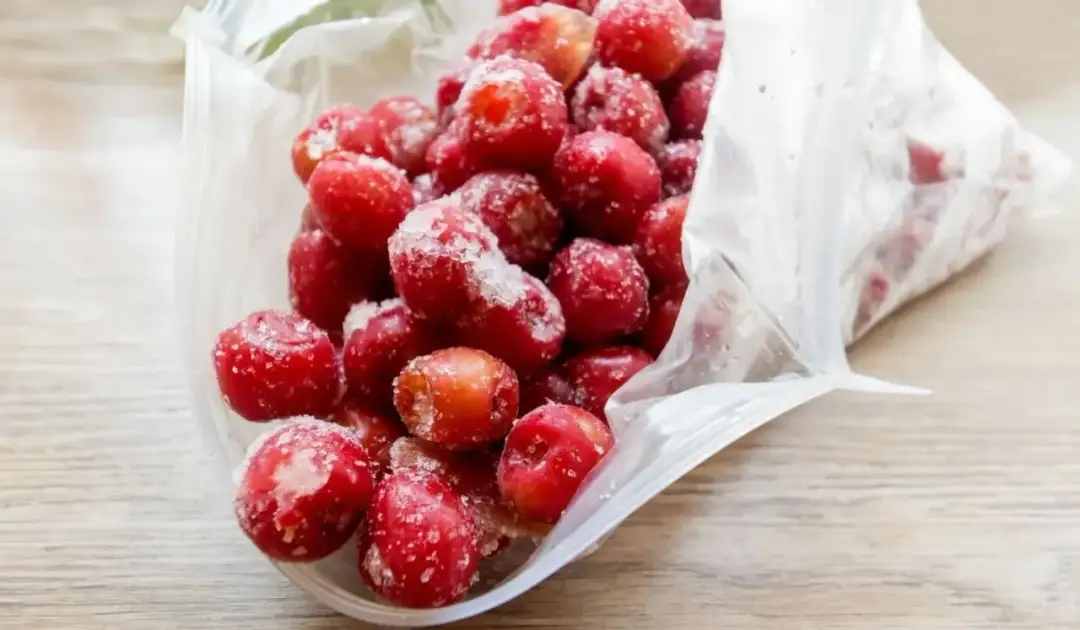 Mrożenie czereśni z pestkami? Poznaj całą prawdę o smaku!