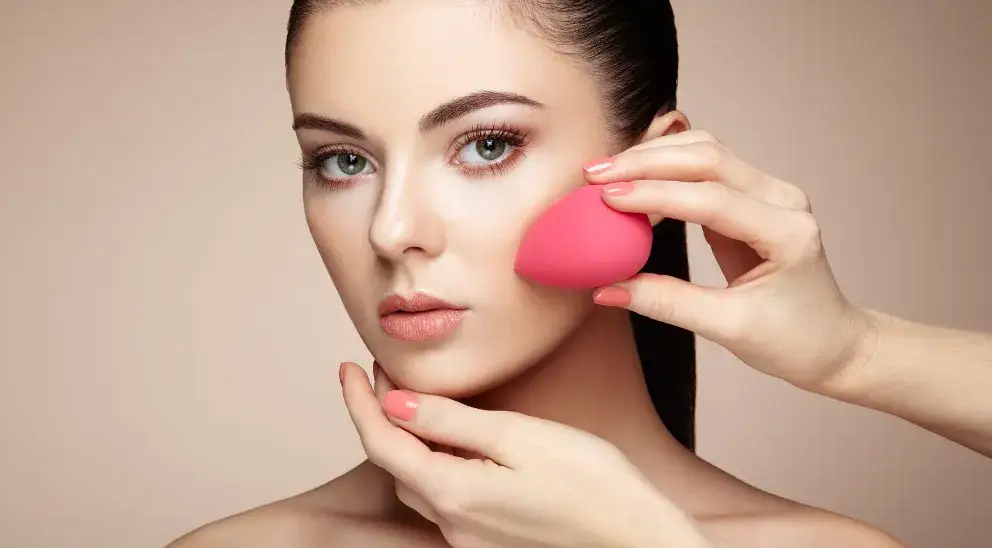 Jak wyszczuplić nos makijażem: proste triki na idealny efekt