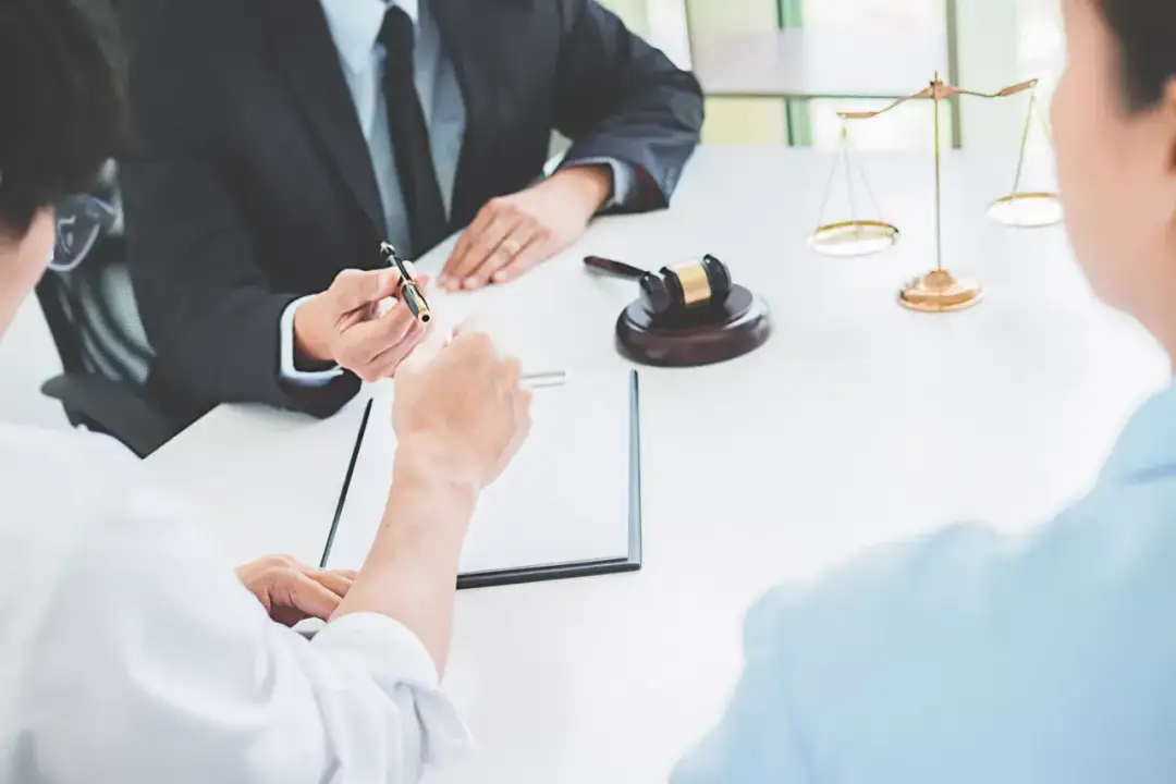 Jak się zwracać do notariusza, aby uniknąć faux pas w rozmowie