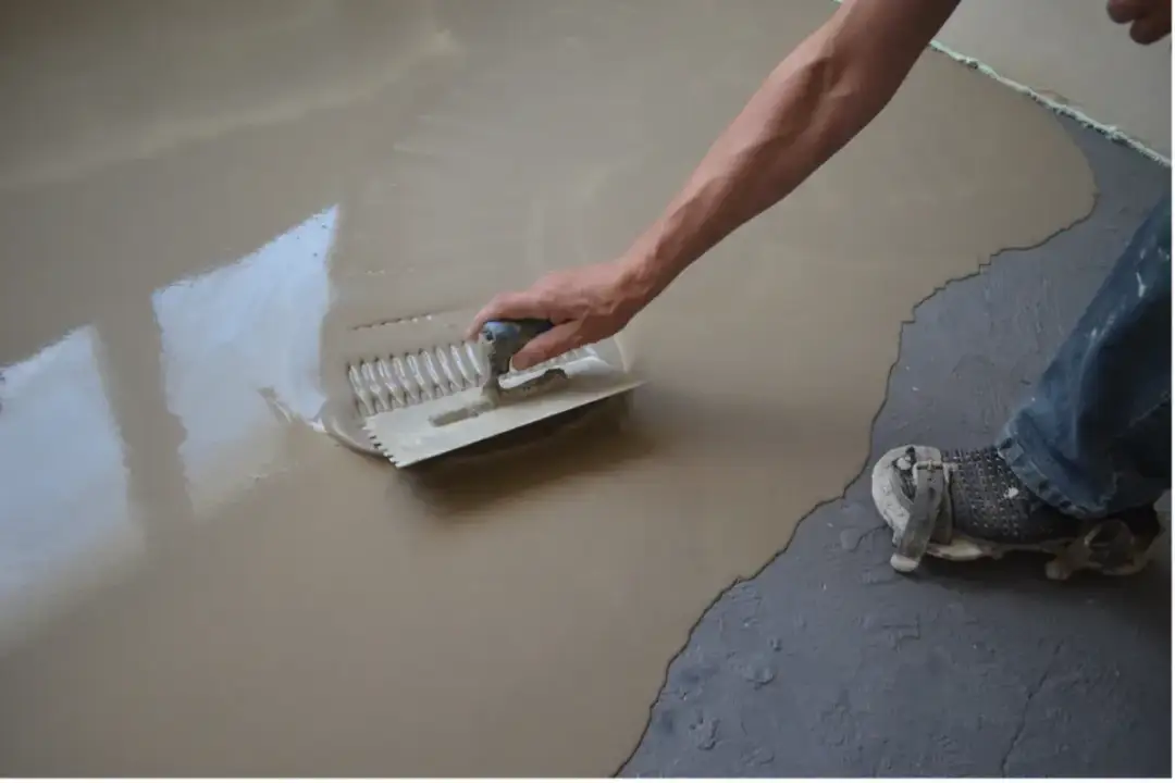 Jak się robi wylewkę samopoziomującą - uniknij najczęstszych błędów