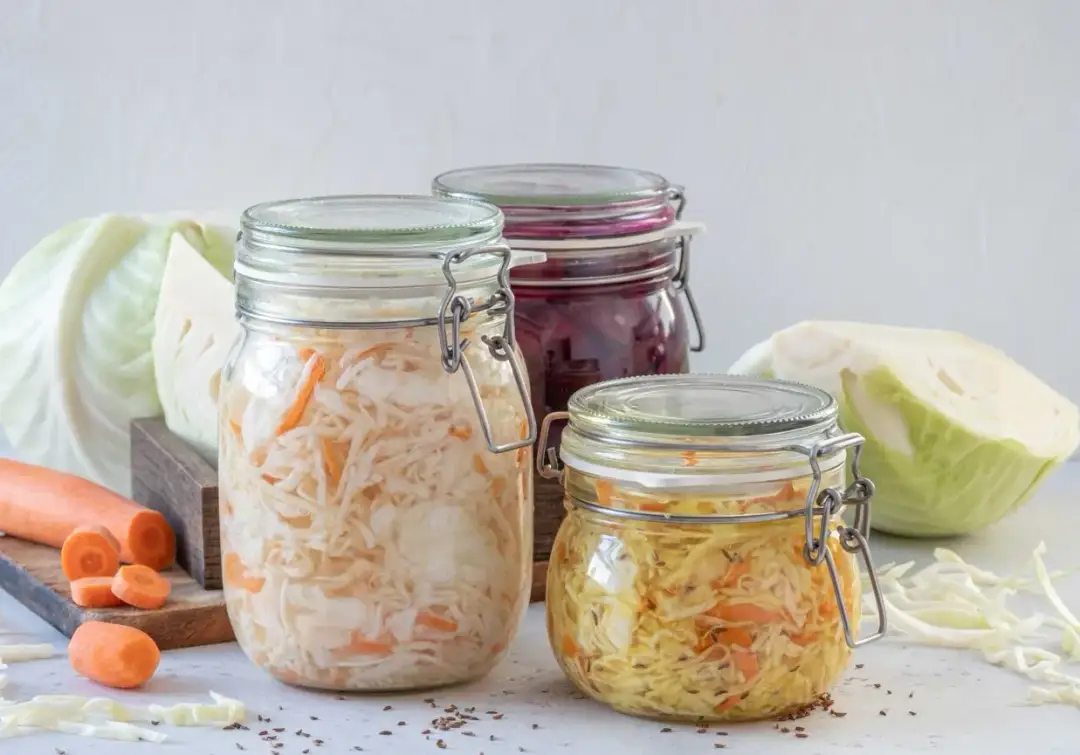 Jak kisić kapustę? Tradycyjne metody na pyszne domowe kiszonki