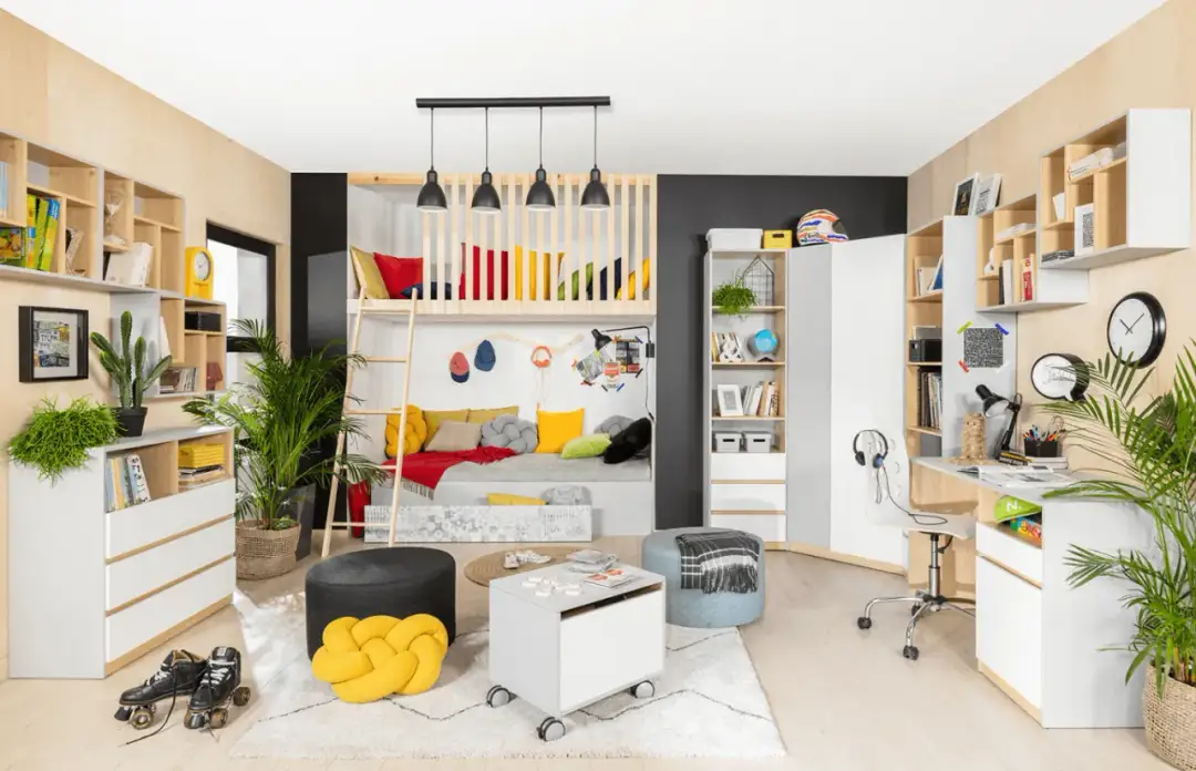 Niewidoczne biurko w salonie: sprytne sposoby na ukrycie miejsca pracy