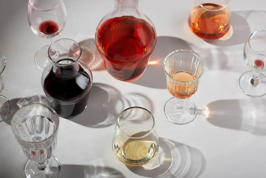 Butelka wina ile to piw? Zaskakujące porównanie alkoholu