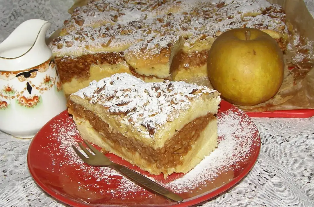 Pyszne ciasto ucierane z jabłkami - prosty przepis na deser