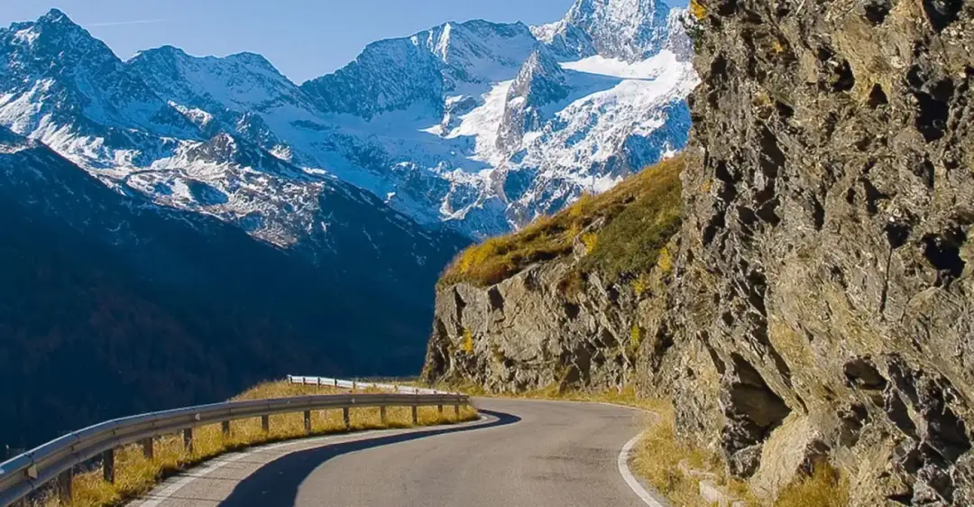 Najwspanialsze trasy motocyklowe na świecie, które musisz przejechać