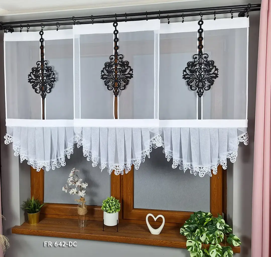 Firany panelowe do kuchni: jak wybrać, dopasować i jakie mają zalety?