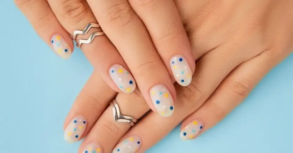 Jak zrobić kropki na paznokciach - prosty sposób na piękne zdobienia