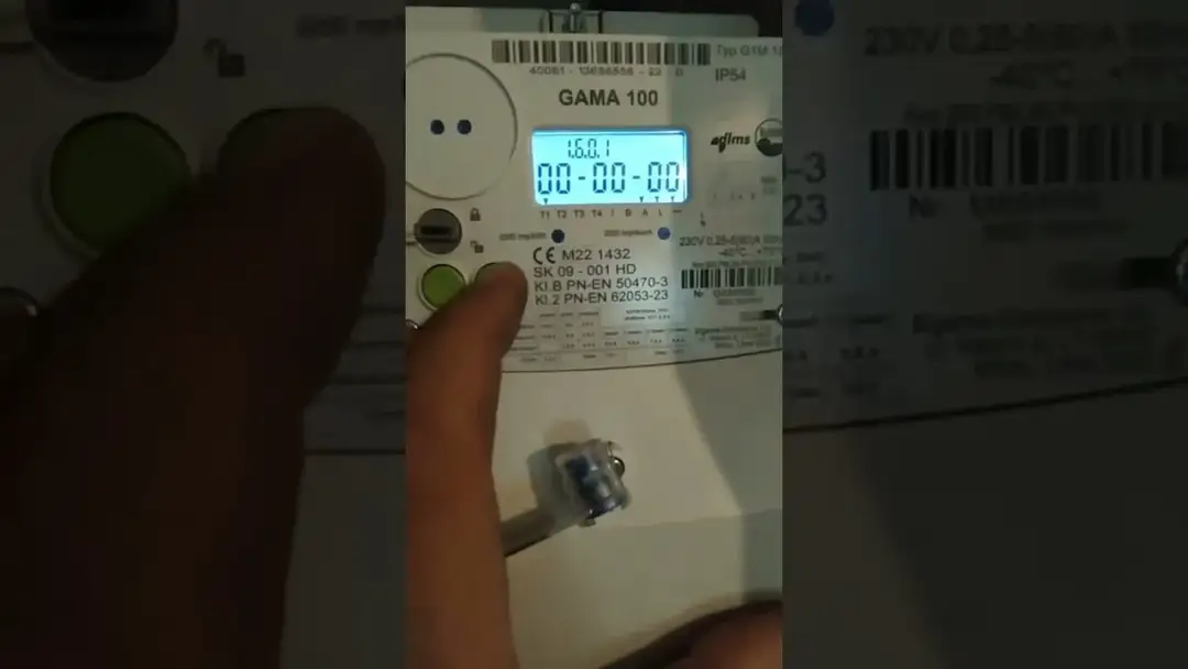 Gama 100: Jak odczytać licznik i kontrolować prąd z fotowoltaiki?