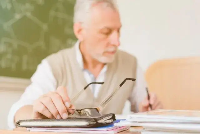 Które roczniki nauczycieli na wcześniejszą emeryturę mogą stracić szansę?