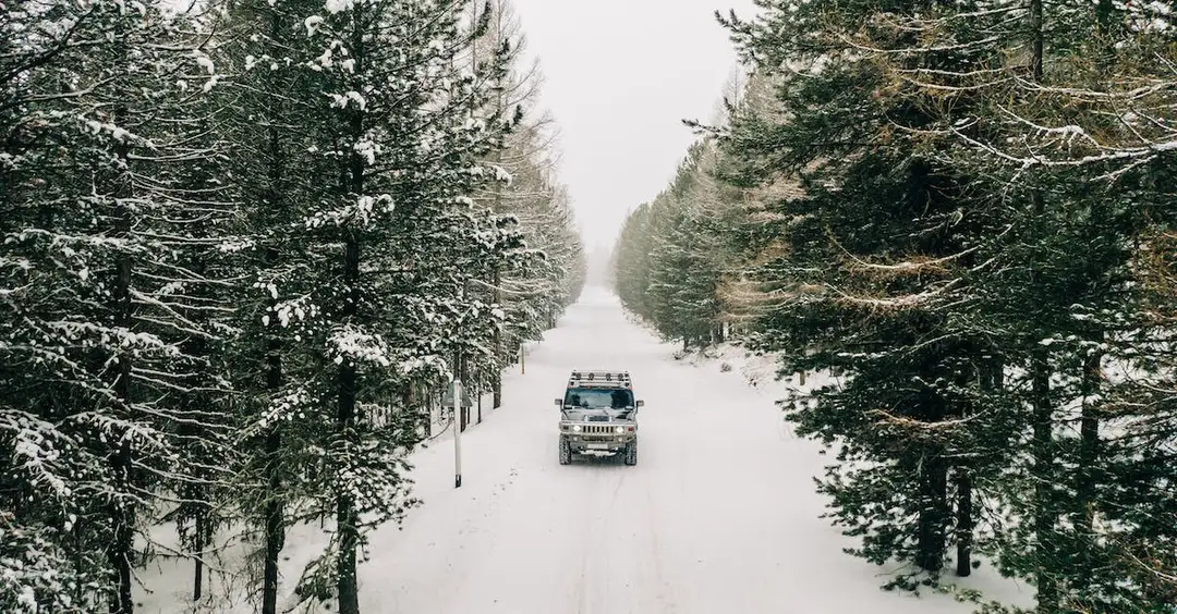  Niezawodny rozruch auta w zimie - jak dbać o akumulator i przygotować samochód na mroźne dni