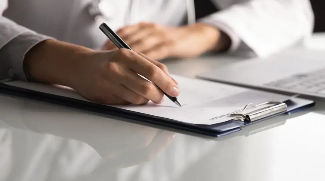 Jak napisać notatkę służbową na pracownika wzór - uniknij błędów w dokumentacji