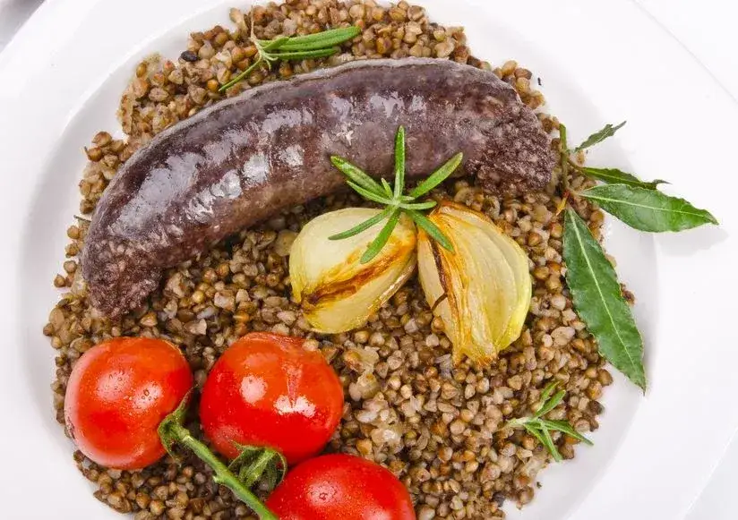 Jak usmażyć kaszankę idealnie - unikaj najczęstszych błędów