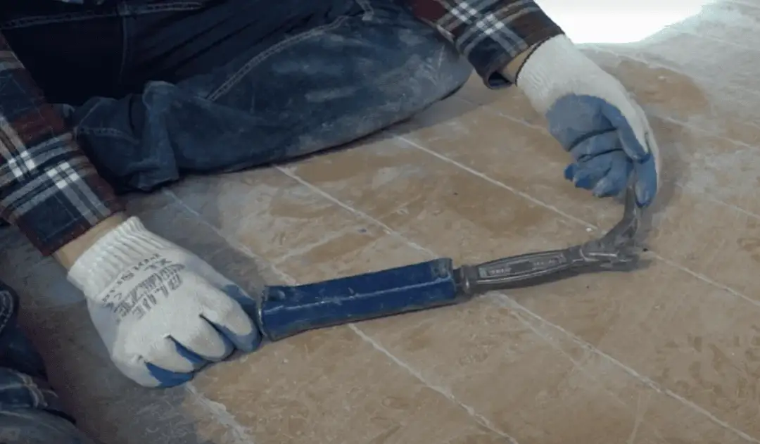 Jak wyciągnąć gwoździe bez uszkadzania powierzchni - skuteczne metody