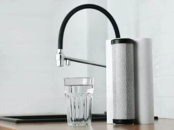 Jaki filtr do wody w bloku – uniknij problemów z jakością wody