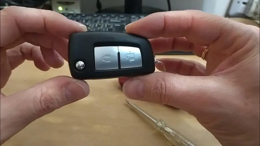 Wymiana baterii kluczyk nissan qashqai - prosta instrukcja krok po kroku