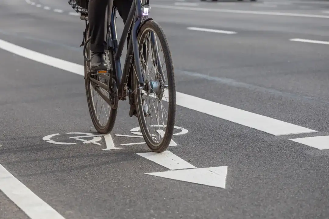 Ile rowerów może jechać w kolumnie? Sprawdź ważne przepisy ruchu