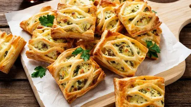 Proste i pyszne słodkości z ciasta francuskiego – pomysły na desery dla każdego