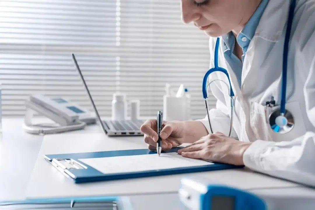 Co robi lekarz okulista i kiedy warto go odwiedzić?