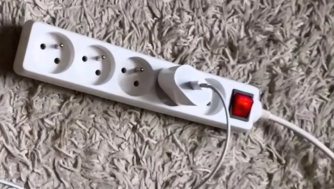 Czy przedłużacz pobiera prąd? Prawda o zużyciu energii w domu