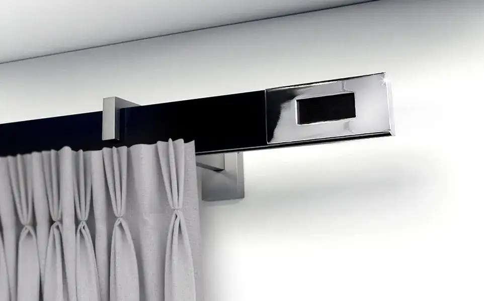 Czarny to klasa: Czy czarny karnisz pasuje do Twojego wnętrza?