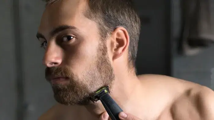 Jaka maszynka do twardego zarostu zapewni gładkie golenie bez podrażnień?