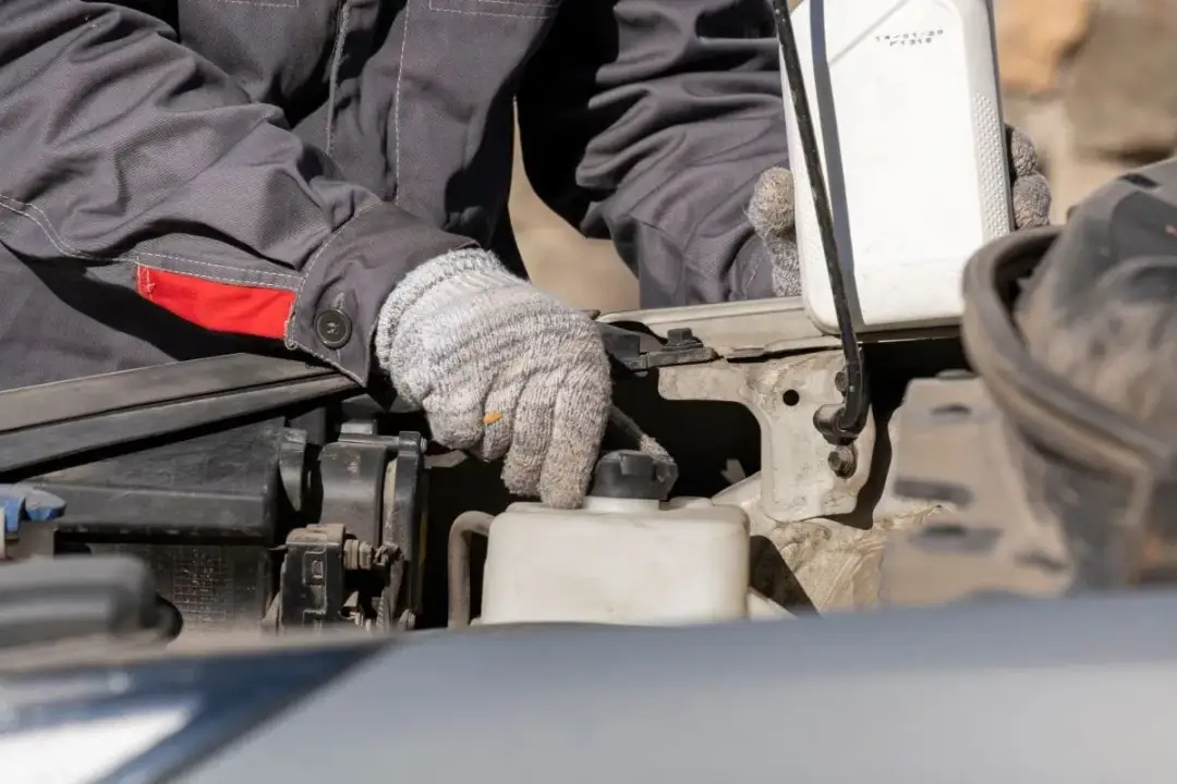 Co zrobić gdy zamarznie woda w chłodnicy - uniknij kosztownych napraw
