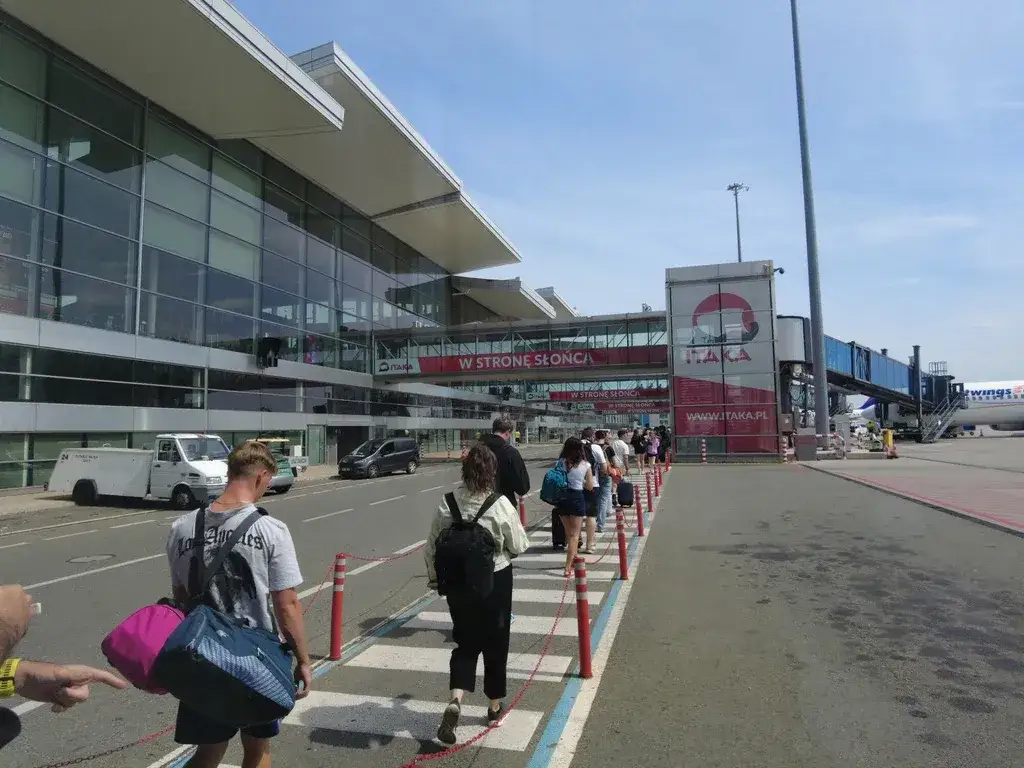 Gdzie iść na lotnisku po odprawie online, aby nie zgubić się?
