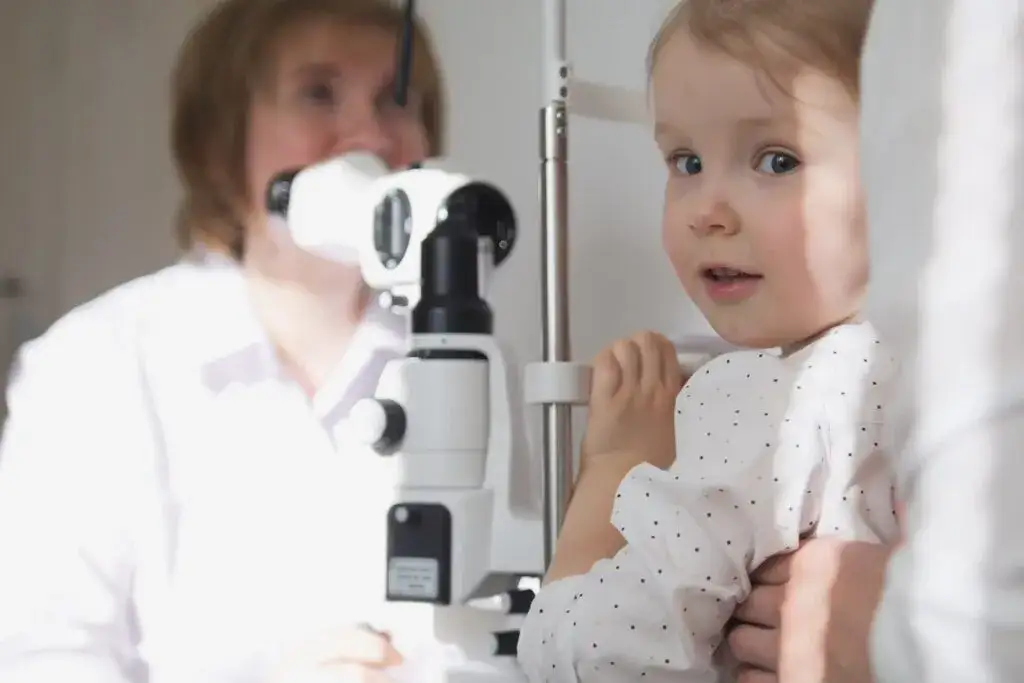 Gdzie przyjmuje dr Litewska okulista? Sprawdź lokalizacje wizyt dziecięcych