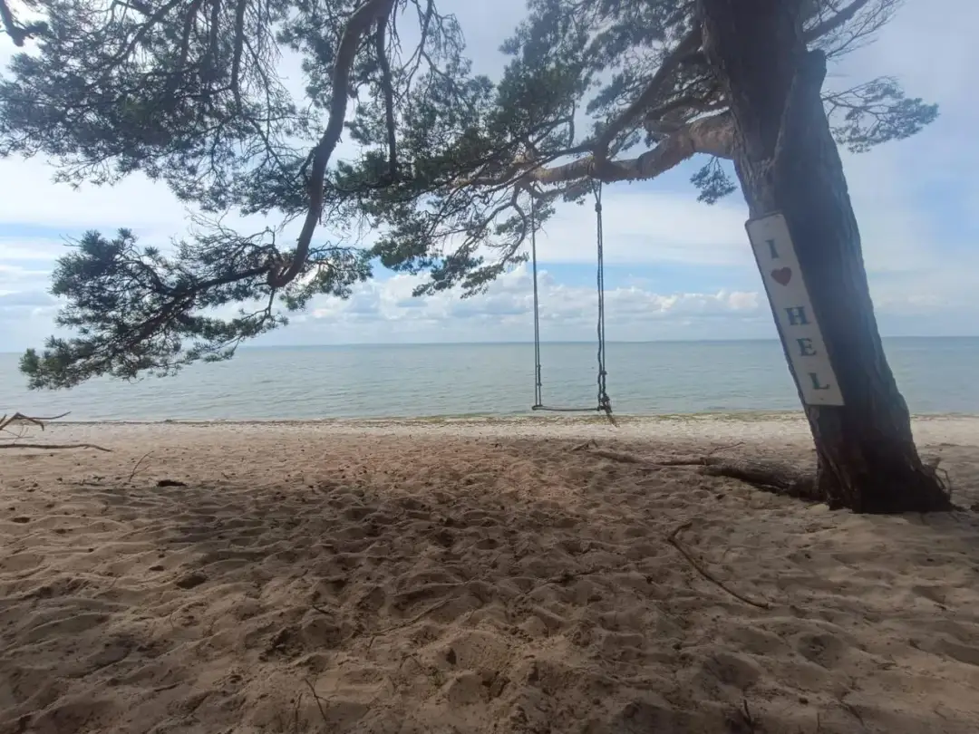 Huśtawka Hel gdzie - odkryj idealne miejsca na romantyczne zdjęcia