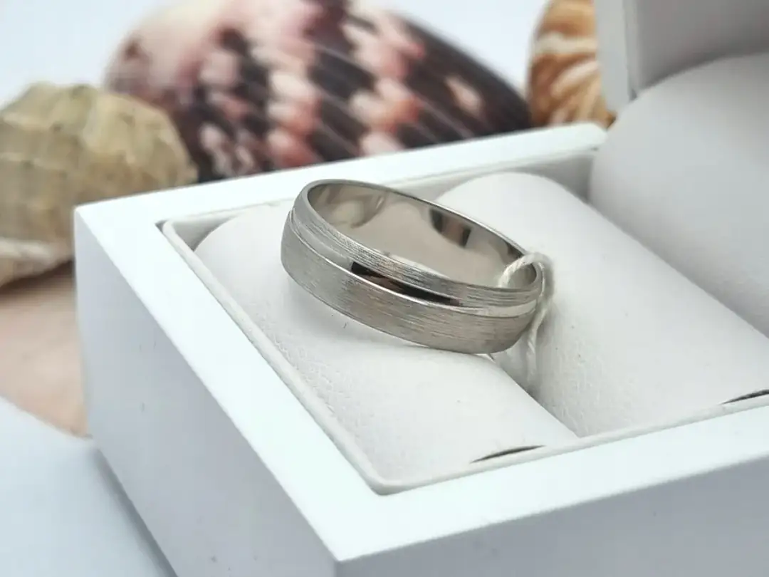 Ile kosztuje srebrna obrączka? Sprawdź ceny i porównaj oferty