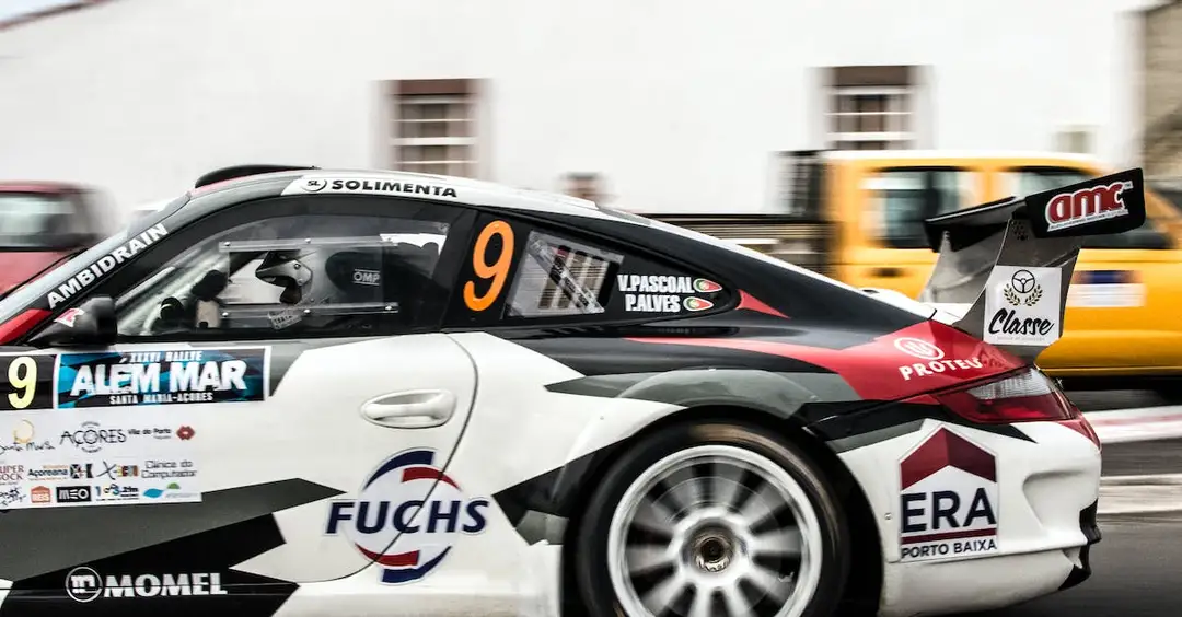 Formuła 1 a wpływ na przemysł motoryzacyjny