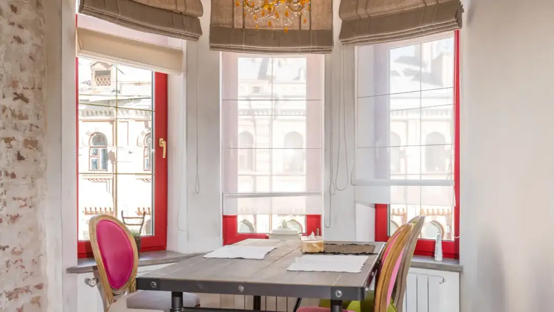 Firanki jak rolety rzymskie – nowoczesne rozwiązania do Twojego wnętrza