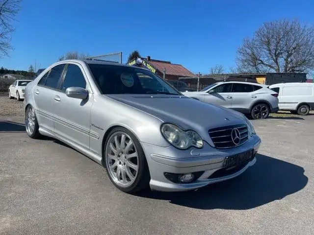 Mercedes-Benz C32 AMG – niezwykła historia, technika i osiągi sportowe