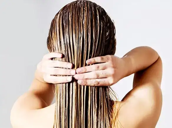 Jaką odżywkę do włosów wybrać, aby uniknąć zniszczeń?