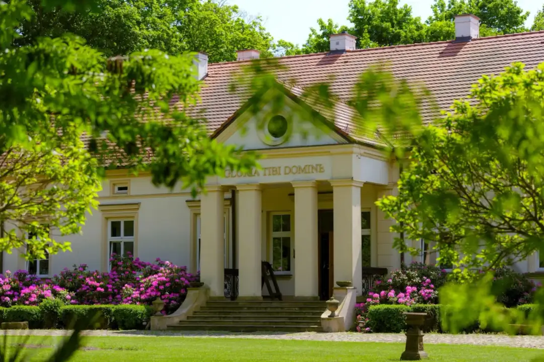 Dworek w Gałkach: historia, renowacja i kultura w jednym miejscu