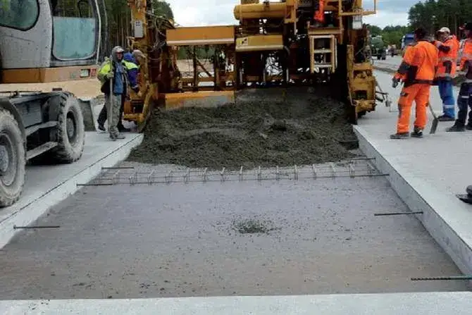 Asfalt czy beton – co wybrać dla trwałej nawierzchni drogi?