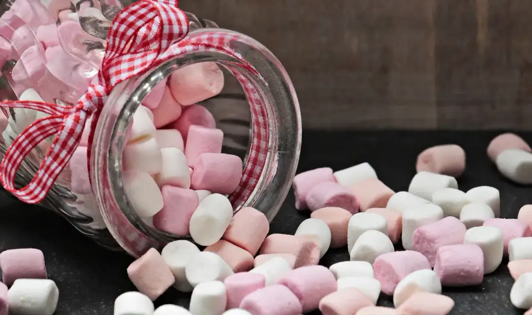 Eksperymenty z piankami marshmallow: Proste, bezpieczne i zabawne!