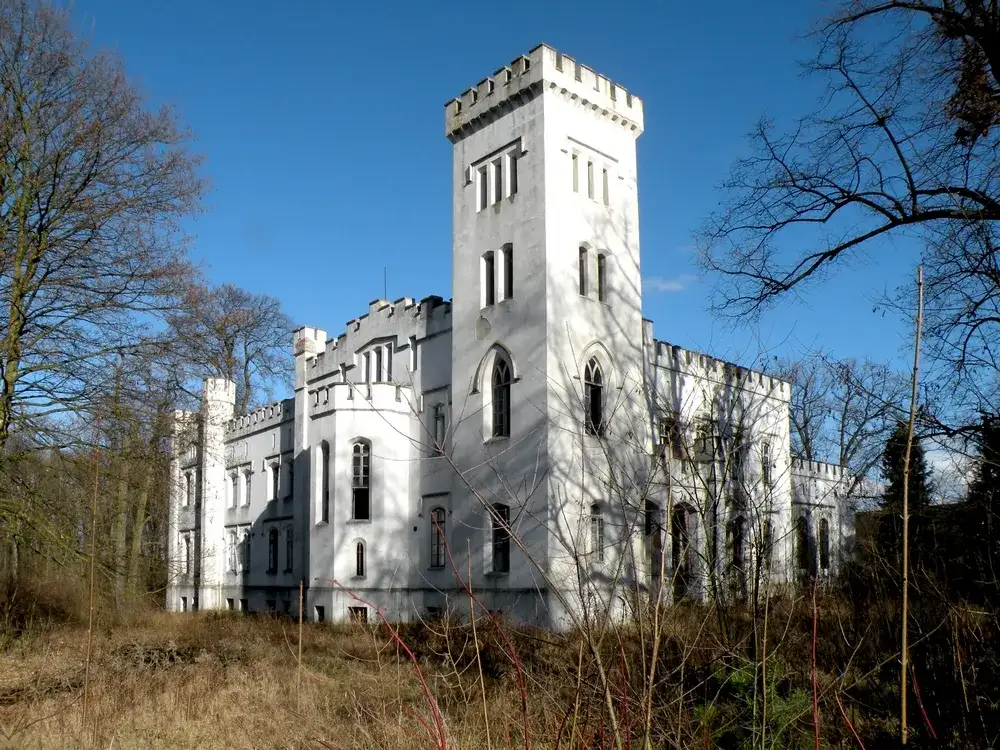 Pałac w Łączanach: Historia, architektura i tajemnice tego miejsca