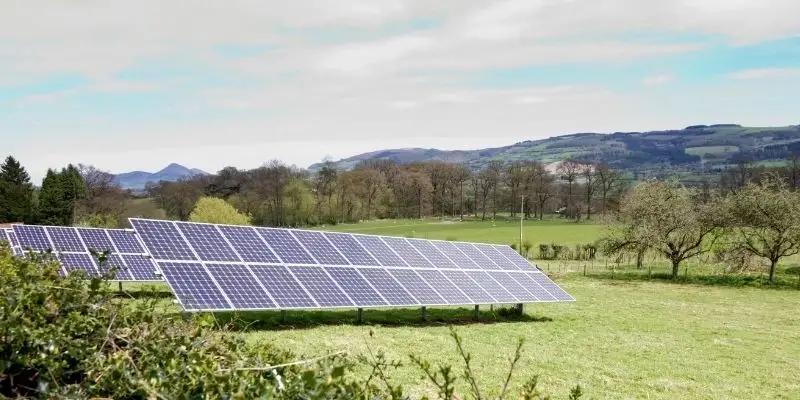 Panele słoneczne dla Twojej działki - sprawdź jakie zestawy fotowoltaiczne się opłacają!
