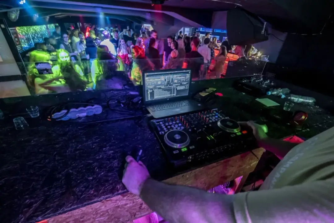 Najlepsze kluby nocne w Poznaniu: gdzie się bawić do rana?