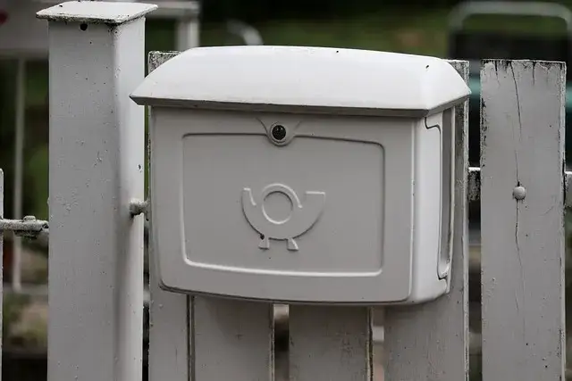 Jak otworzyć skrzynkę bez kluczyka - uniknij uszkodzeń i kosztów