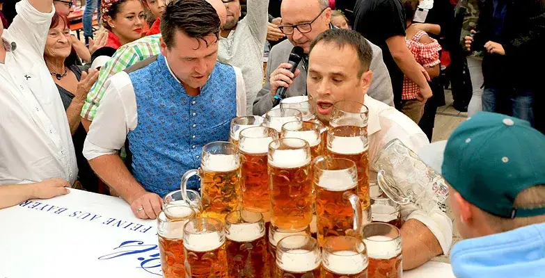 Co to jest Maßkrug i dlaczego tak drogo kosztuje na Oktoberfest?