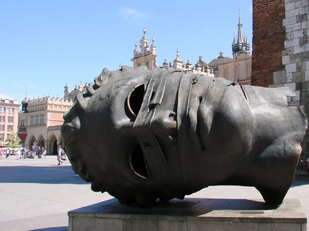 Rzeźby Igor Mitoraj: Odkryj piękno i znaczenie jego dzieł