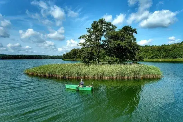 Jezioro Paklicko Wielkie – odkryj jego tajemnice i atrakcje