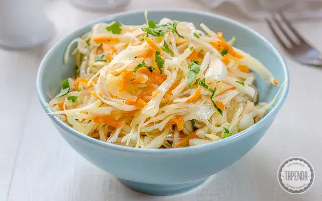 Jak zrobić sałatkę z białej kapusty, aby zachwycić gości smakiem