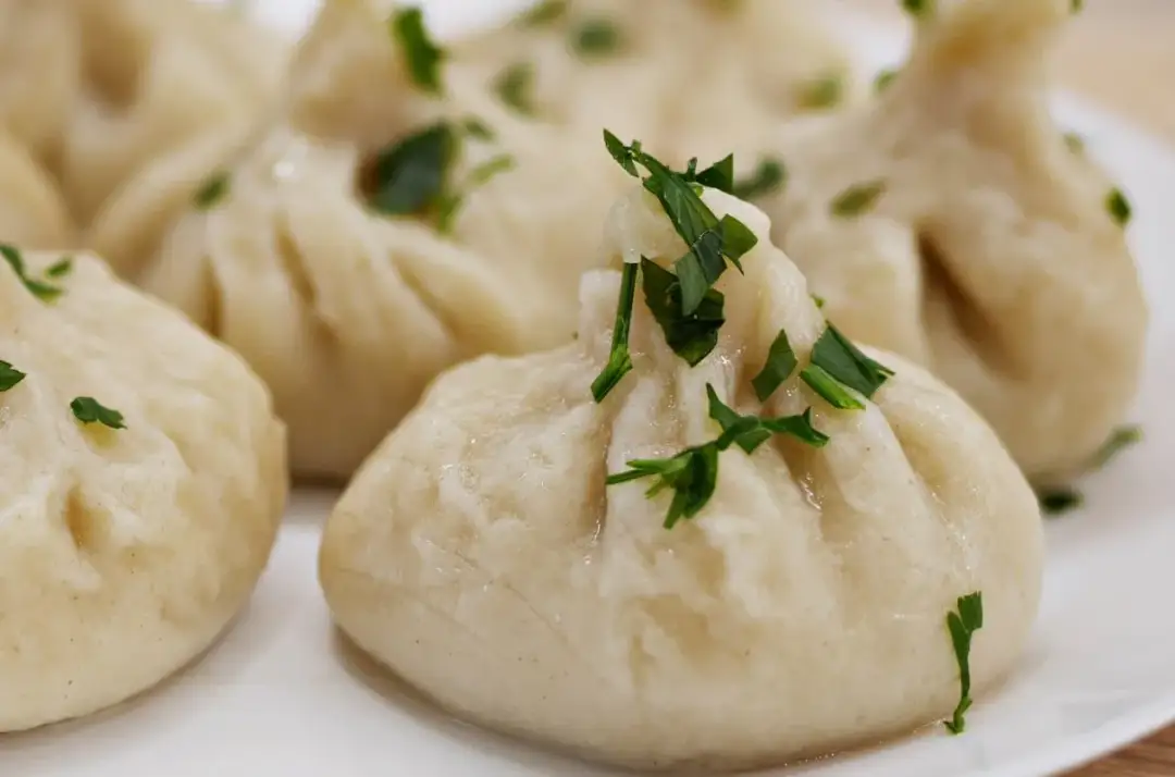 Przepis na pyszne chinkali - tradycyjne gruzińskie pierogi mięsne