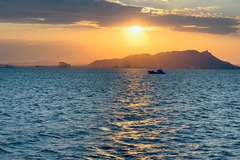 Dlaczego morze kaspijskie jest jeziorem? Zaskakujące fakty i różnice