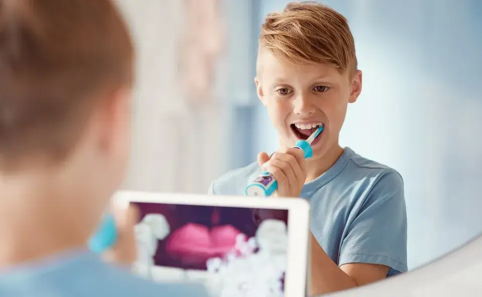 10-latek i szczoteczka soniczna? Ekspert radzi, jak wybrać najlepszą