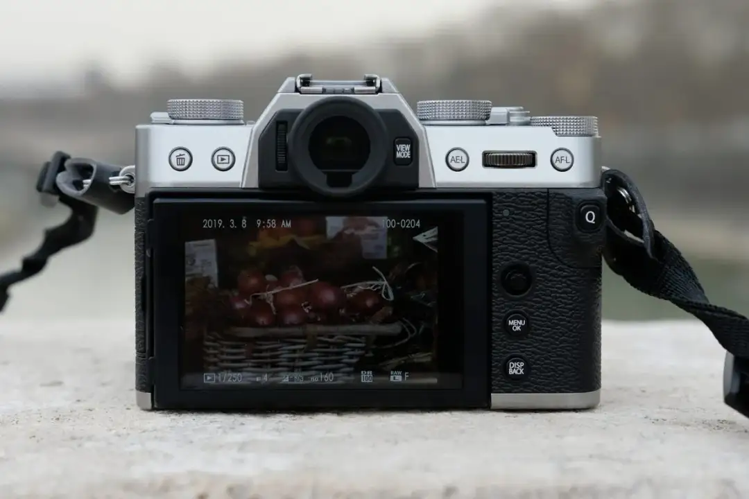 Lustrzanki Fujifilm: Historia, czy warto dziś kupić?