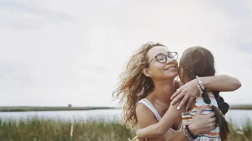 Córka pojawiła się w Twoim śnie? Sprawdź jej znaczenie w senniku